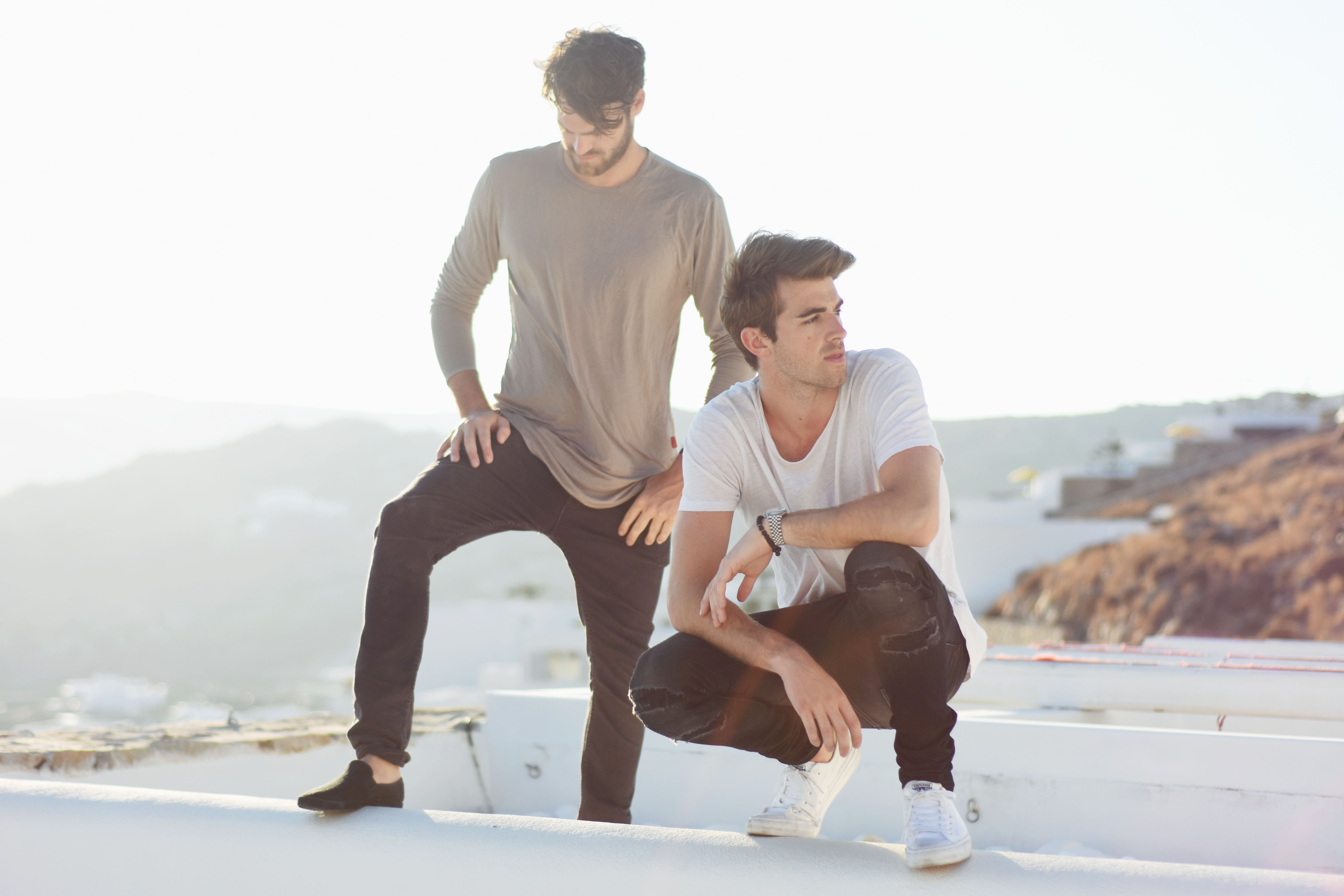 Doing memories. The Chainsmokers. Chainsmokers пляж. High the Chainsmokers реклама. The Chainsmokers песни.